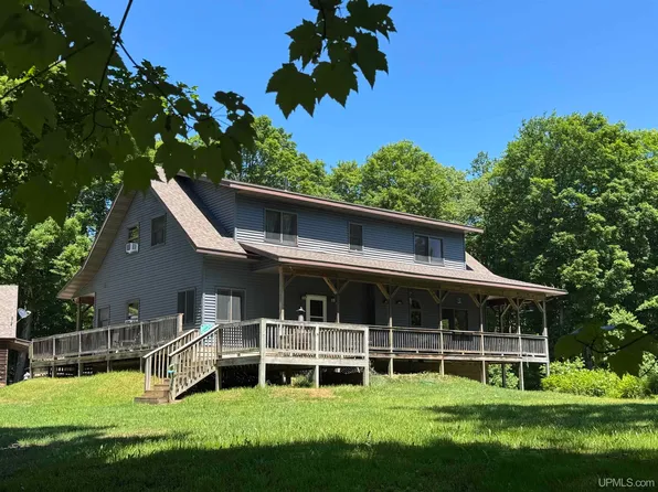 996 E McAfee Rd, Trenary, MI 49891