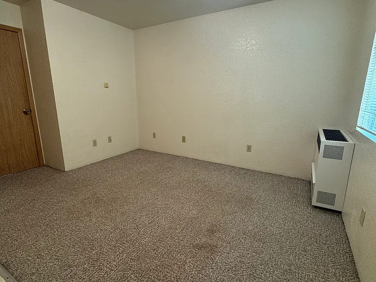 600 Diamond Dr #F — Photo 5