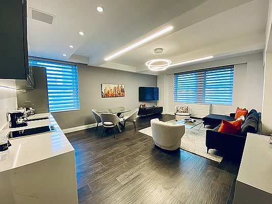 4th image of 111 E 56th St #1105