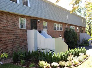 214 Lagrange St #214, Chestnut Hill, MA 02467