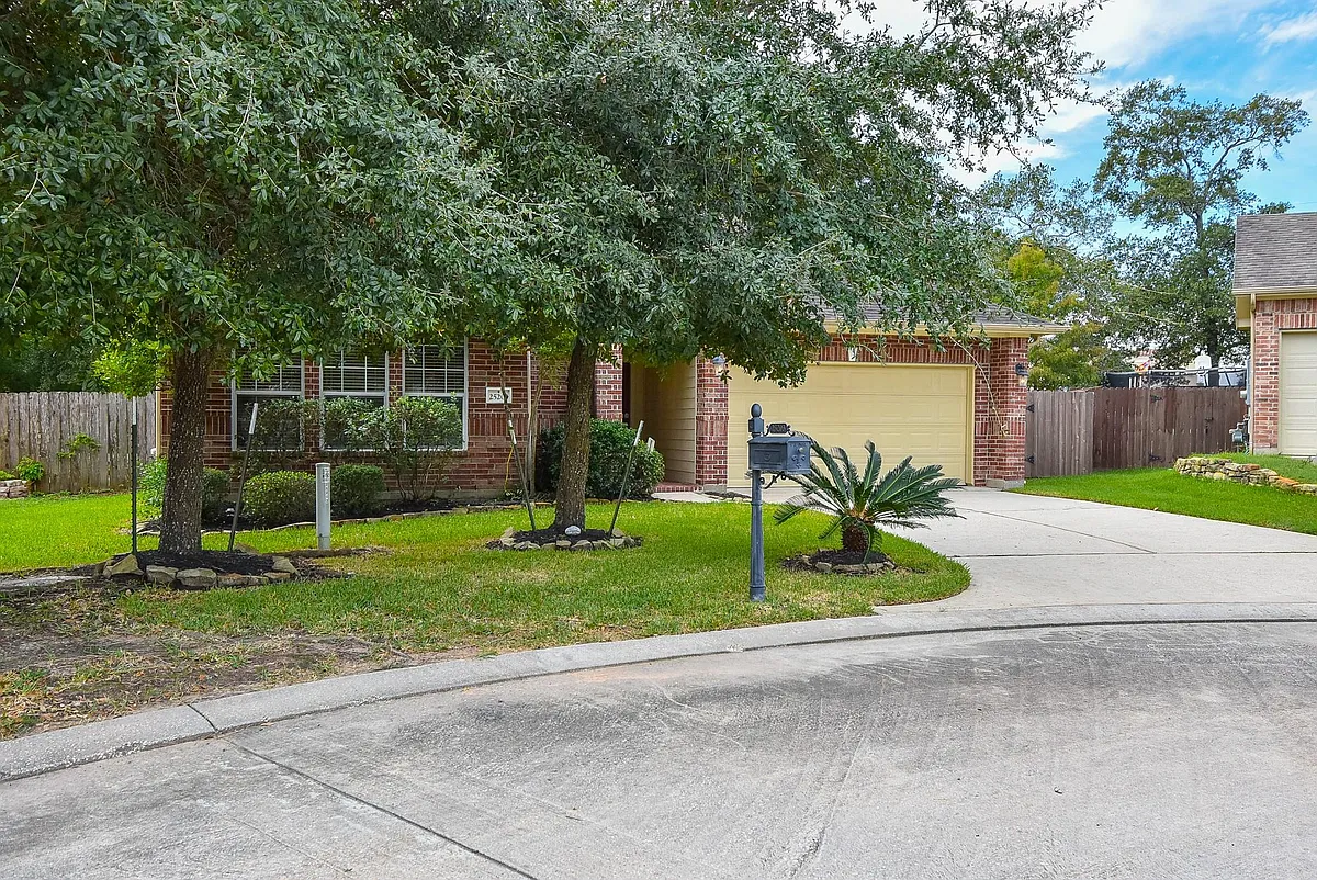 Building Photo - 25203 Oak Villa Dr