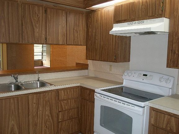 5th image of 1707 Whitehall Dr APT 403