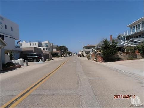 3rd image of 3552 Ocean Dr