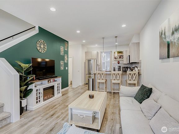 5th image of 4805 B Delridge Way SW