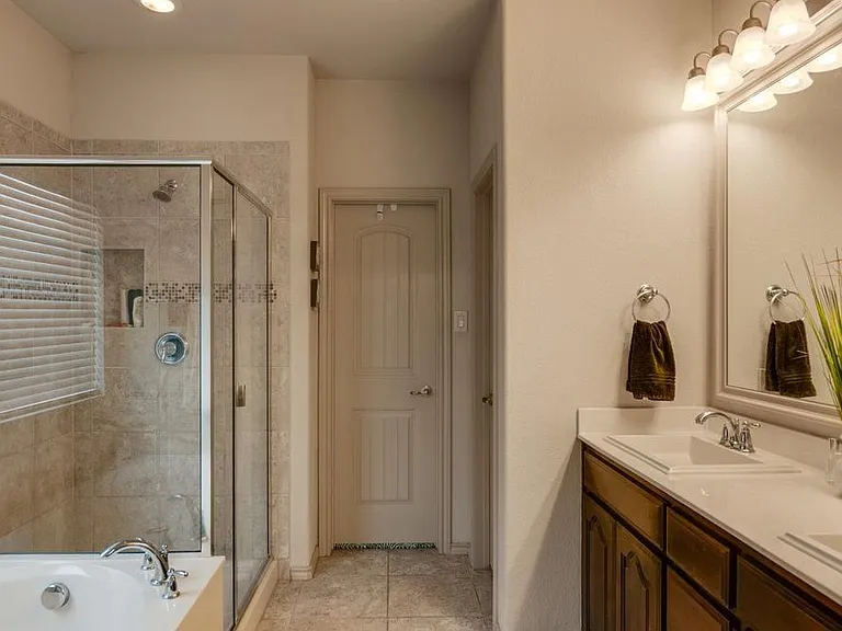 4624 Lazy Oaks St — Photo 12