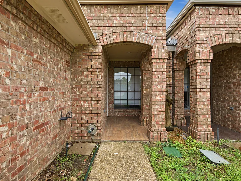 3636 Country Club Dr W — Photo 4