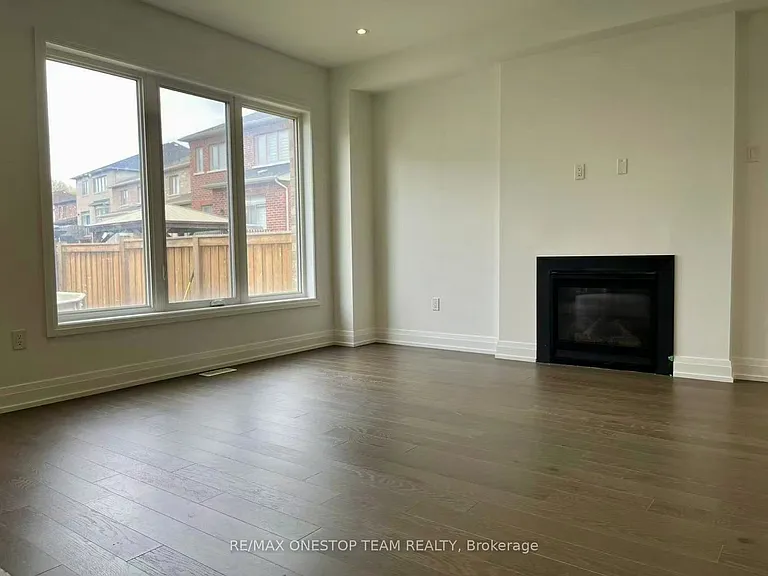 24 Pennine Dr — Photo 11