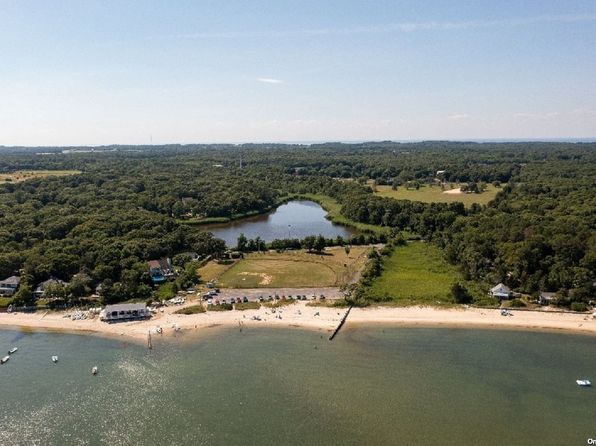 360 Westview Dr, Mattituck, NY 11952