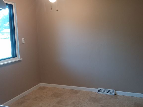 3rd image of 804 Holiday Ave