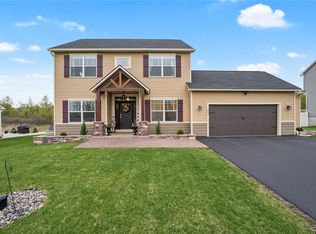 3050 Chillingham Way, Lysander, NY 13027