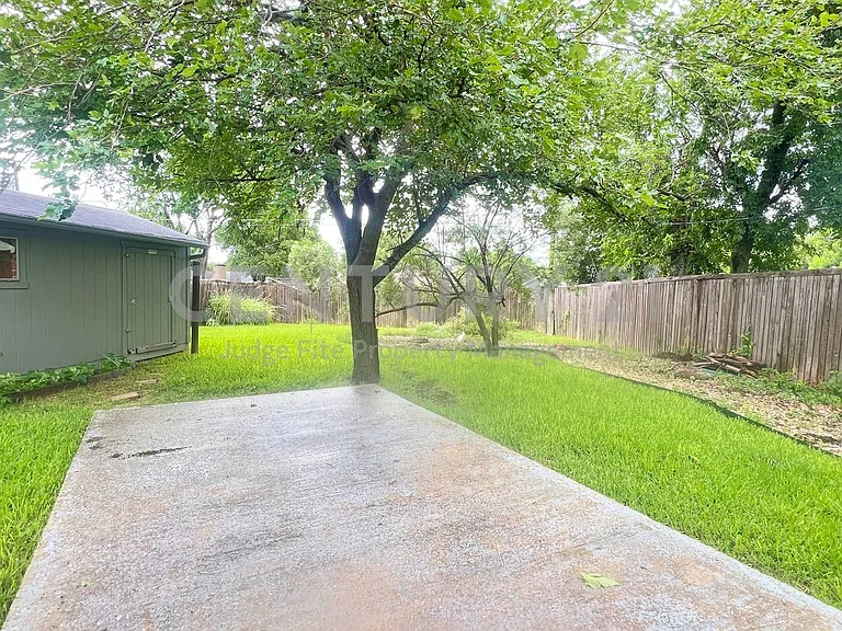 2000 Willow Ln — Photo 11