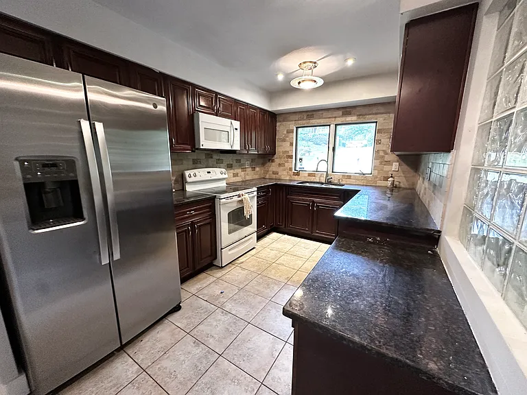 538 N Superior Ave — Photo 16