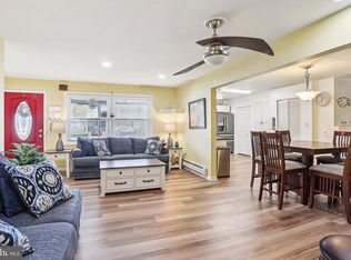 47 Glenwood Ln, Levittown, PA 19055