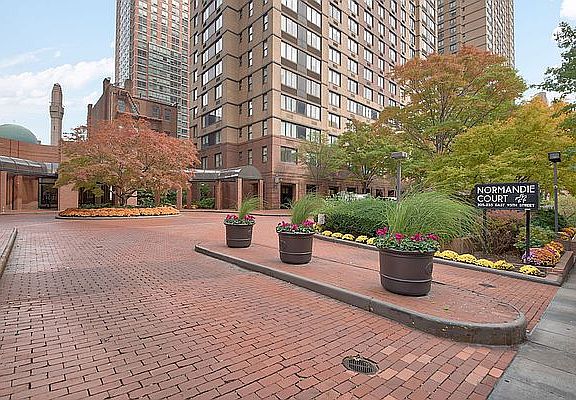 5th image of 225 E 95th St #D12k