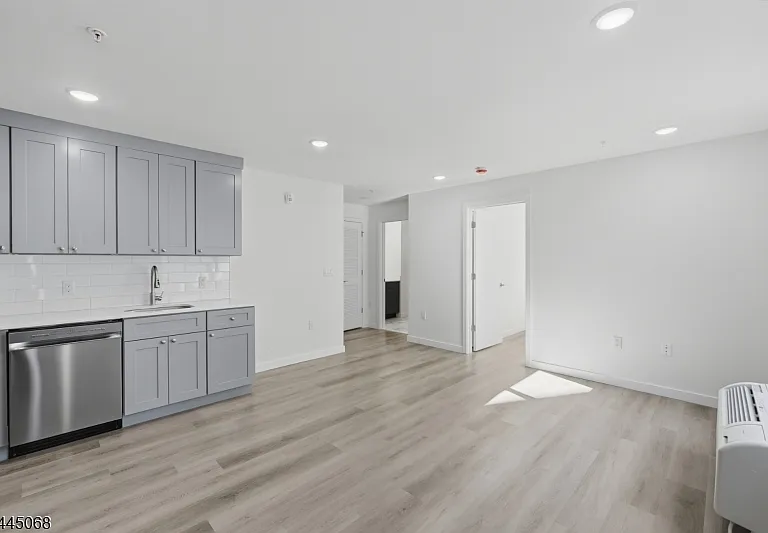 566 Springfield Ave #201 — Photo 4