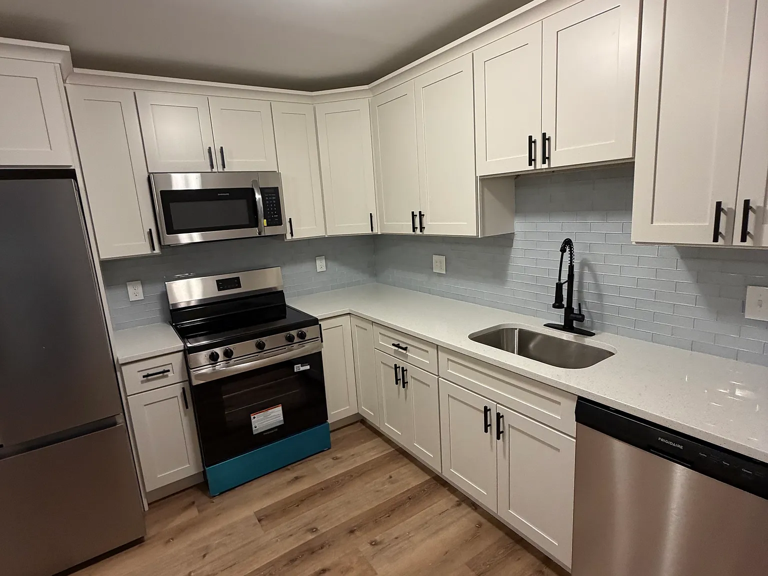 4 bed, 884 sqft, $2,475 — Photo 4