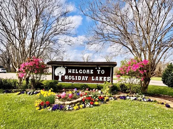 638 Marshall Rd, Angleton, TX 77515