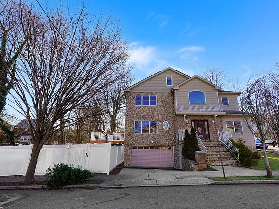 3rd image of 86 Saint Johns Ave