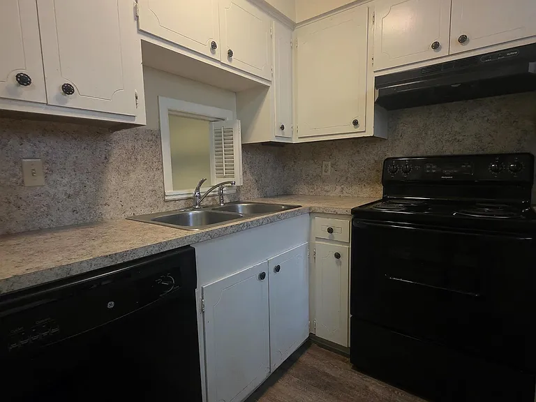 1920 Kavanaugh Blvd #5 — Photo 5