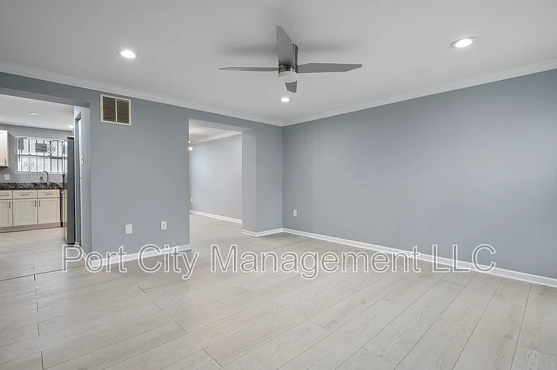 3 bed, 3.0 bath, 1098 sqft, $2,500 — Photo 3
