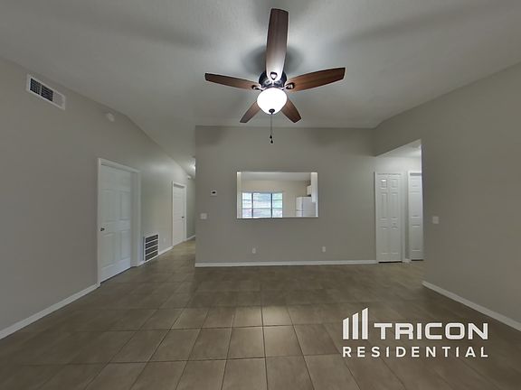 3rd image of 3095 Branchville Dr