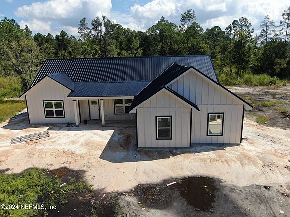 4th image of 421 E HORSESHOE Court