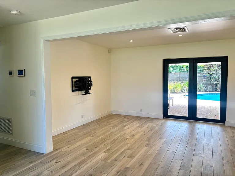 310 Orange Way — Photo 11