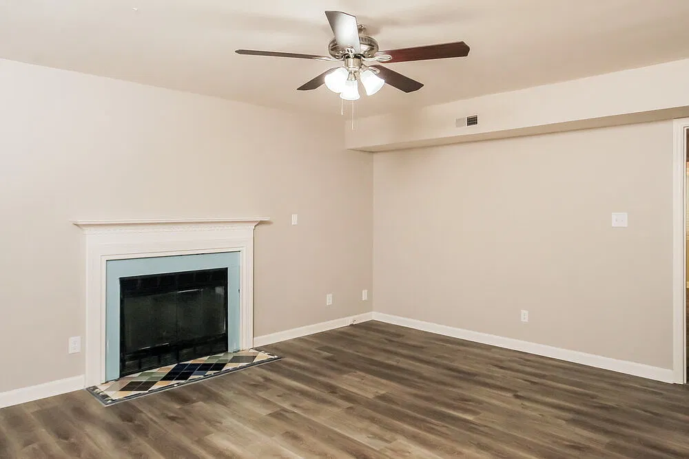 3 bed, 2.0 bath, 1596 sqft, $3,000 — Photo 4