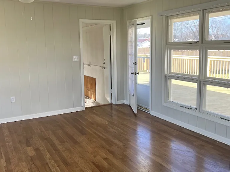 705 Hampton Dr — Photo 15