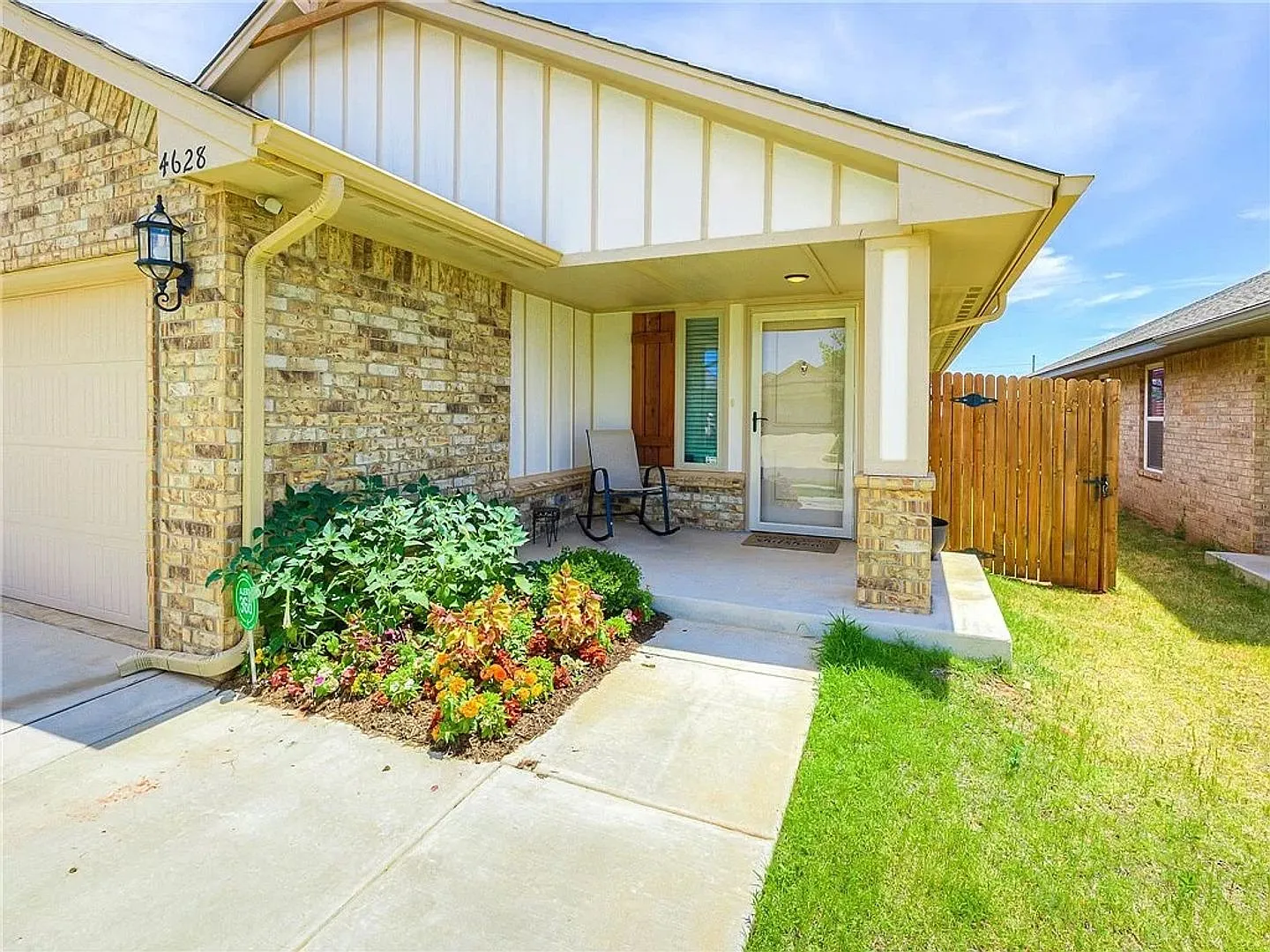 3BD/2BTH Home Minutes from the Highway! — Photo 2