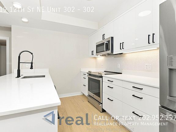 2nd image of 919 12th St NE #302