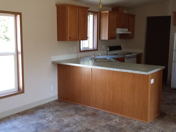 Dinning room towards kitchen