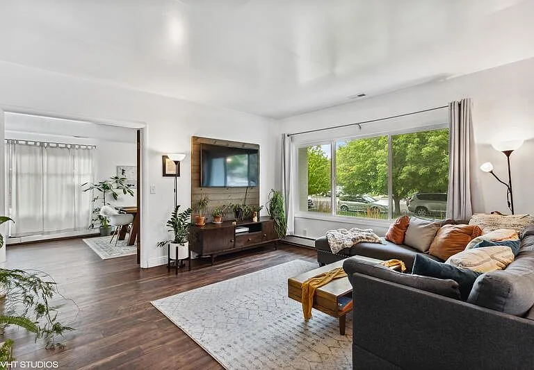 2571 Van Buren Ave — Photo 6