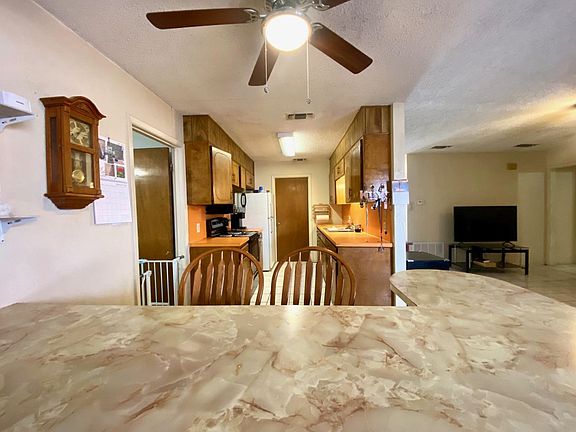 4th image of 707 E 9th St