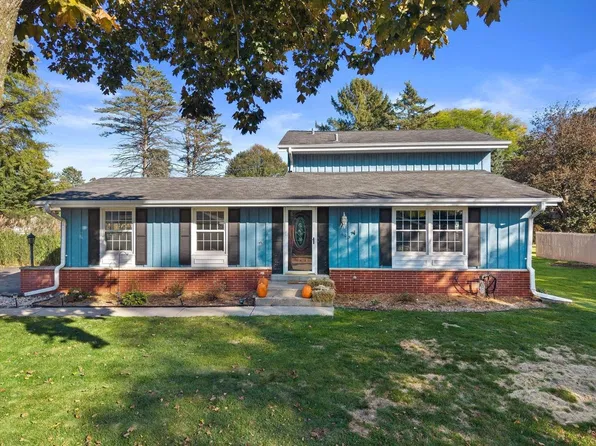 1605 Dixie DRIVE, Waukesha, WI 53189
