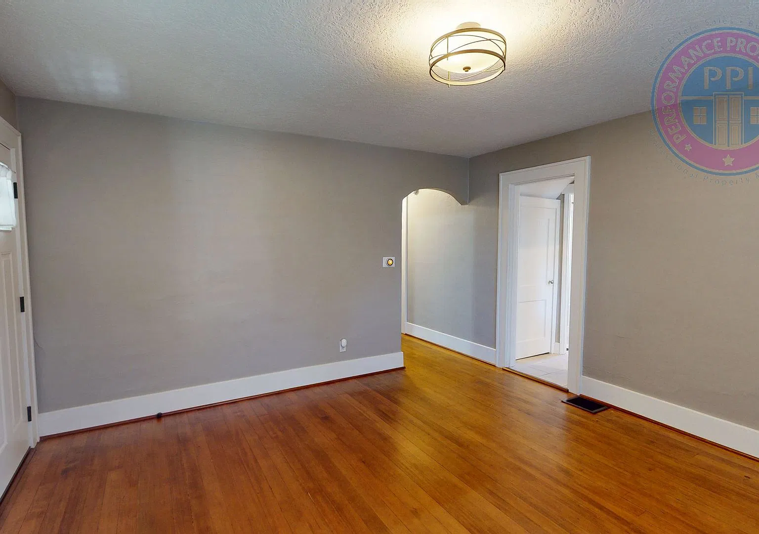 Desirable Kenton Bungalow, Newly Updated, RV Parking, Large Backyard, Raised Garden Beds, Pet Fri... — Photo 4