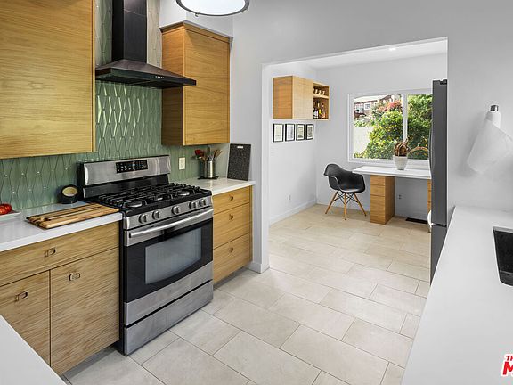 4th image of 4389 Radium Dr