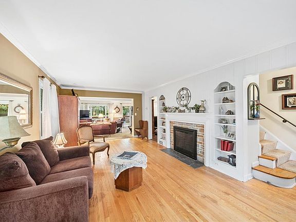 3rd image of 2224 S Belvoir Blvd