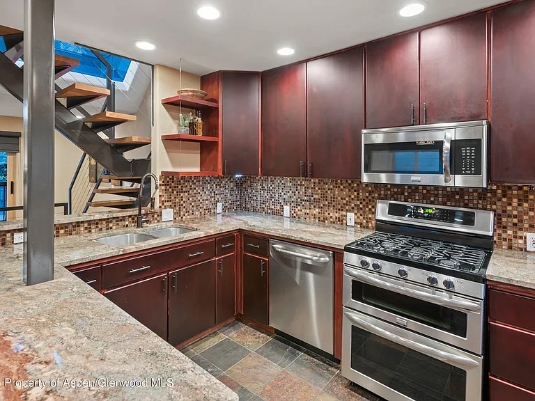 650 S Monarch St #4 — Photo 10