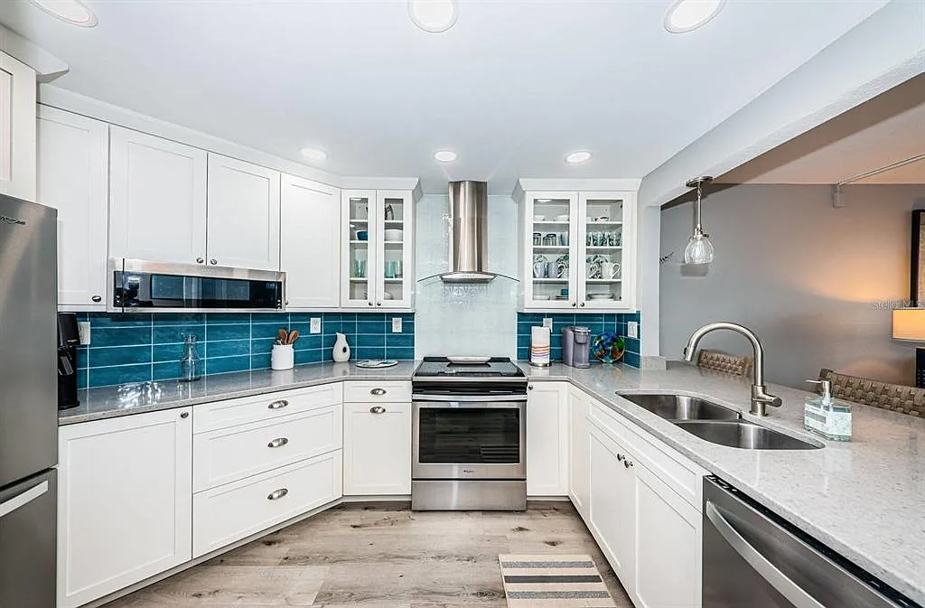 1 bed, 1.5 bath, 780 sqft, $7,110 — Photo 4