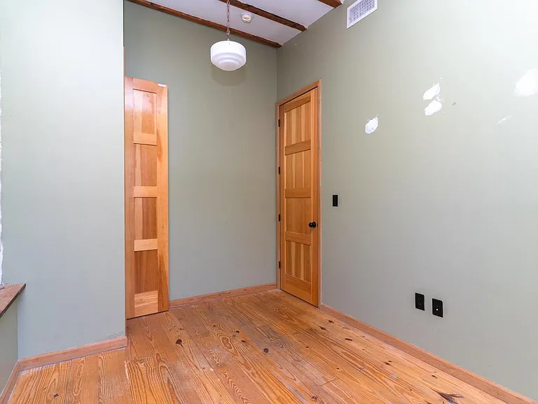 212 Starr St #2R — Photo 13
