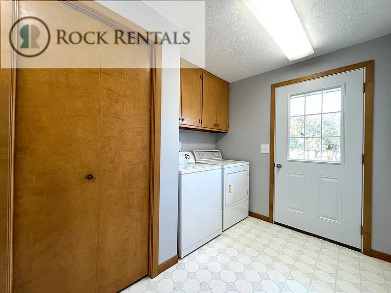 502 S Washington St — Photo 12