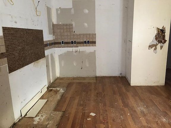 3rd image of 1257 Long Ave