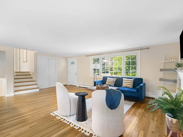 221 Totten Pond Rd — Photo 12