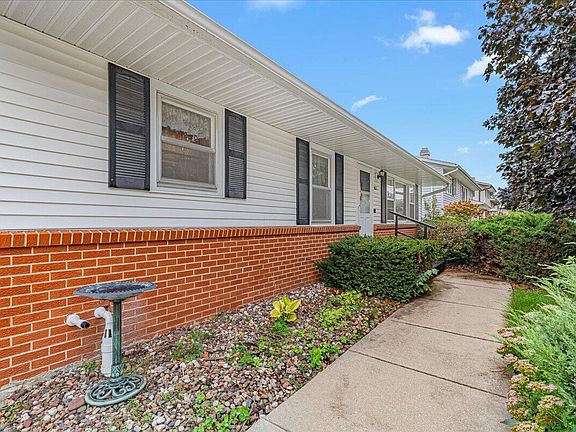 3rd image of 465 Neevel AVENUE