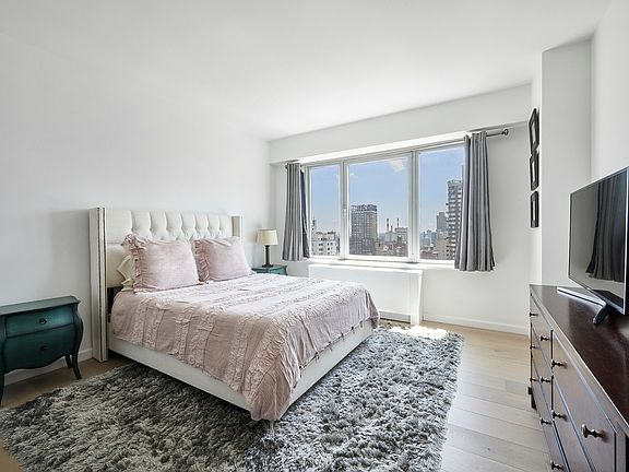 5th image of 200 E 62nd St APT 22D