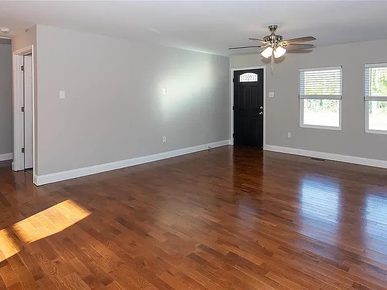 1341 Meadow Dr — Photo 5