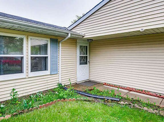 3rd image of 179 Highbury Dr
