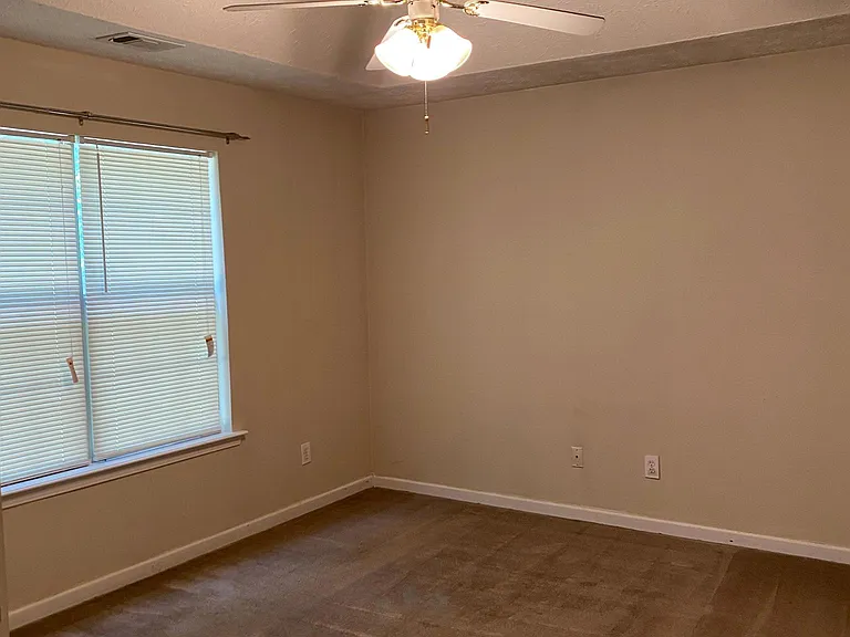 300 Lauren Way #HOUSE — Photo 7