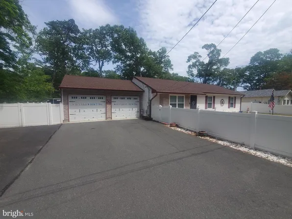 28 Geranium St, Browns Mills, NJ 08015